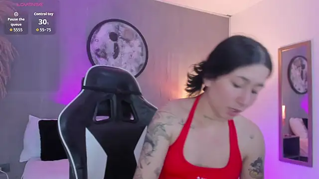 charlottee27  online show from June 4, 2:06 am