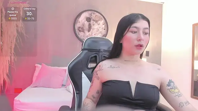charlottee27  online show from June 12, 2:54 am