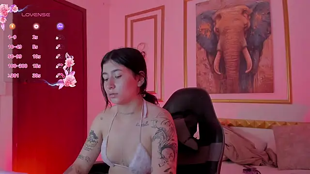 charlottee27  online show from July 2, 2:22 am