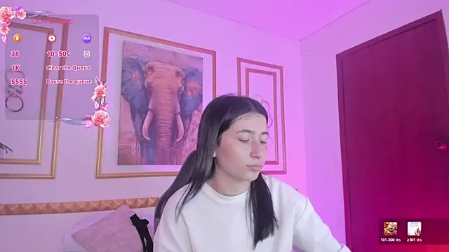 charlottee27  online show from July 10, 2:16 am