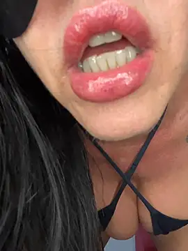 hotcasal69 online show from June 2, 9:44 am