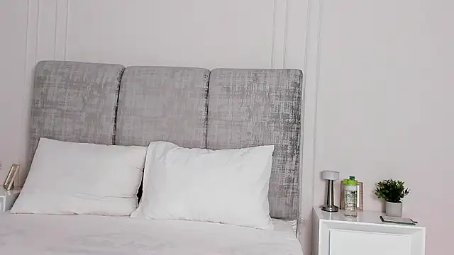 PenelopeSaenz  online show from February 20, 12:27 pm