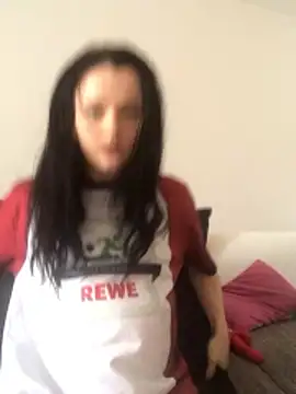 LeonieClaire online show from March 20, 11:04 am