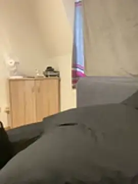 LeonieClaire online show from April 1, 2:03 pm