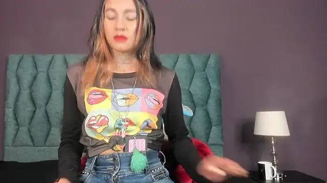 Lia tomson online show from February 23, 7:00 pm