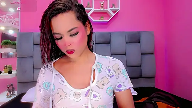 Snapshot of ManuelaJohnson chatting on May 11, 12:44 pm ManuelaJohnson online show from May 11, 12:44 pm