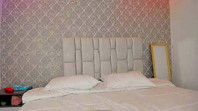 valeriesaint online show from March 12, 10:38 pm