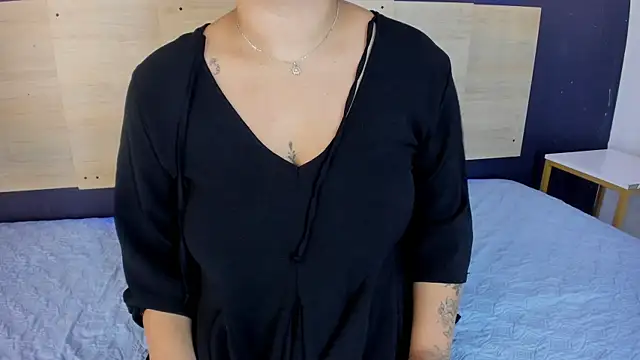 GrettaRouse online show from July 9, 8:24 pm