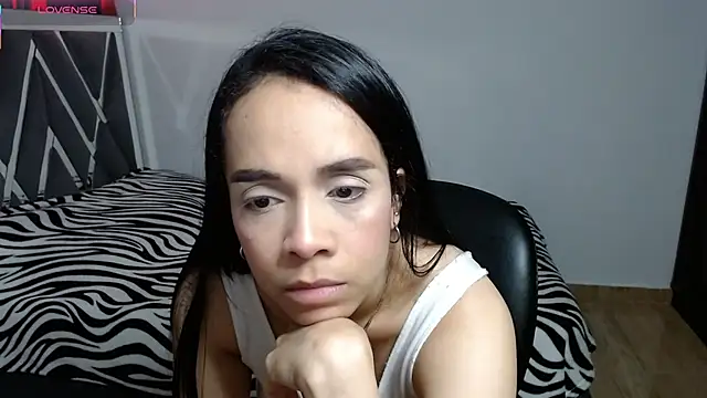Snapshot of paula_lopez__ chatting on April 3, 10:08 pm paula lopez online show from April 3, 10:08 pm