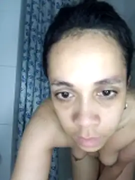 Snapshot of paula_lopez__ chatting on April 6, 4:52 pm paula lopez online show from April 6, 4:52 pm