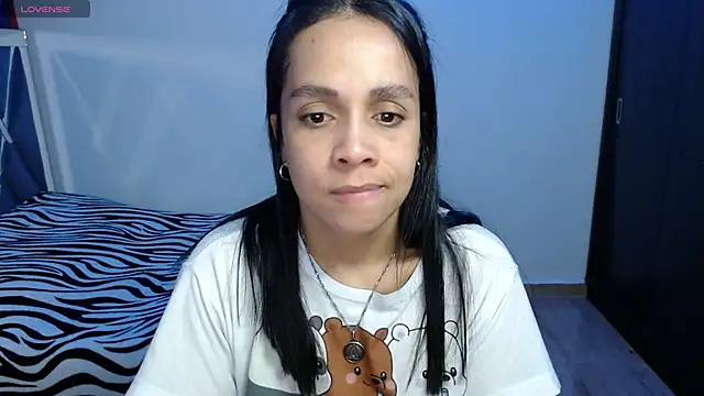 Snapshot of paula_lopez__ chatting on April 15, 11:16 pm paula lopez online show from April 15, 11:16 pm