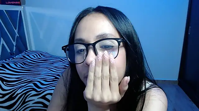 Snapshot of paula_lopez__ chatting on April 17, 12:57 am paula lopez online show from April 17, 12:57 am