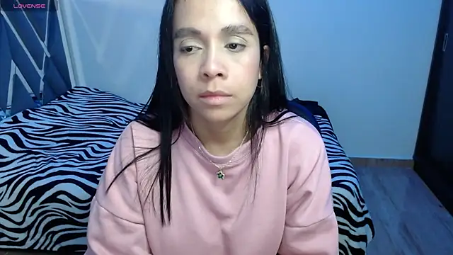 Snapshot of paula_lopez__ chatting on April 23, 10:01 pm paula lopez online show from April 23, 10:01 pm