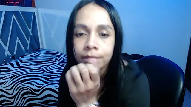 Snapshot of paula_lopez__ chatting on April 25, 11:13 pm paula lopez online show from April 25, 11:13 pm