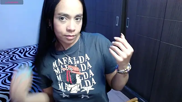 Snapshot of paula_lopez__ chatting on June 14, 5:37 pm paula lopez online show from June 14, 5:37 pm
