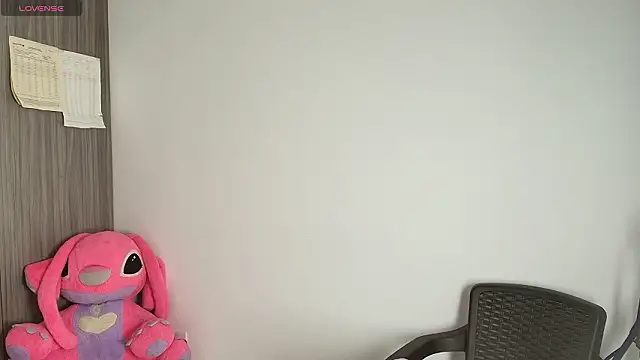 Snapshot of alys_love chatting on March 29, 4:29 pm alys love online show from March 29, 4:29 pm