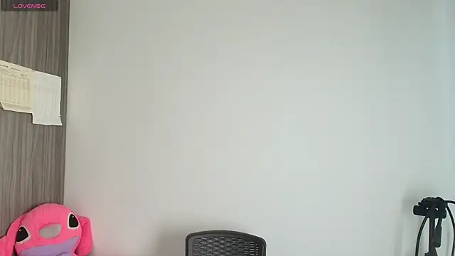 Snapshot of alys_love chatting on April 1, 4:04 pm alys love online show from April 1, 4:04 pm