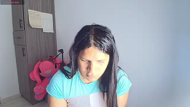 Snapshot of alys_love chatting on April 14, 1:50 pm alys love online show from April 14, 1:50 pm