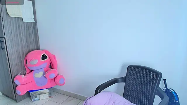 Snapshot of alys_love chatting on May 24, 4:12 pm alys love online show from May 24, 4:12 pm