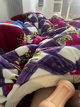 Snapshot of tuncube chatting on February 5, 6:29 am tuncube online show from February 5, 6:29 am