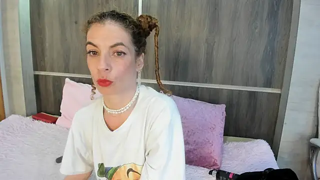 Snapshot of Brynaa chatting on March 12, 4:51 am Brynaa online show from March 12, 4:51 am