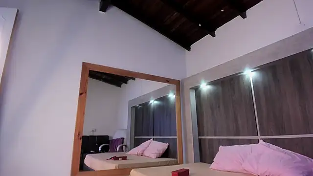 Snapshot of Brynaa chatting on March 22, 5:11 am Brynaa online show from March 22, 5:11 am