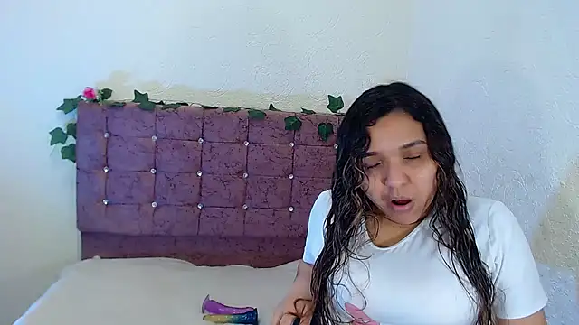 miiia perez online show from March 27, 5:45 pm