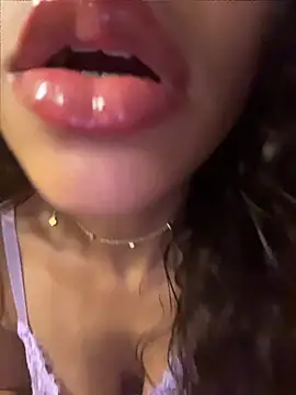 Petite Baddie online show from August 4, 3:21 am