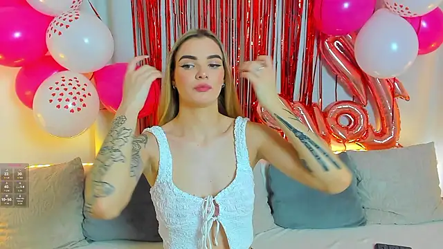 SinLuna  online show from February 5, 4:00 pm