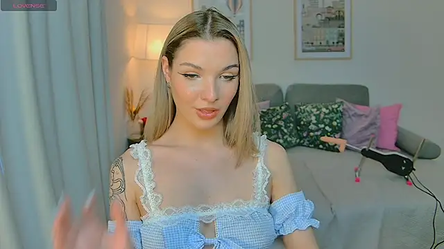 SinLuna  online show from April 29, 4:11 pm
