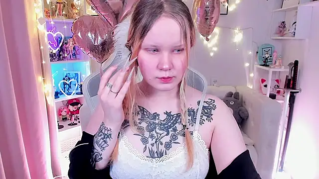 AnnieVibe online show from February 14, 5:32 pm