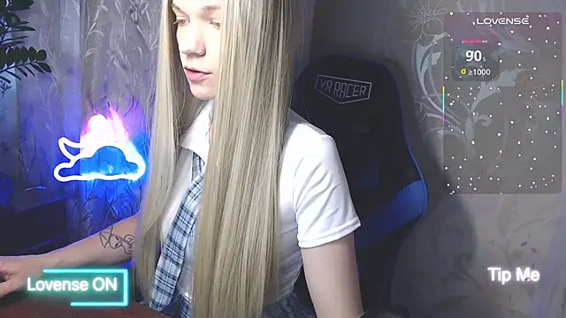 Snapshot of Shiny_Victoria chatting on June 27, 8:30 am Shiny Victoria online show from June 27, 8:30 am