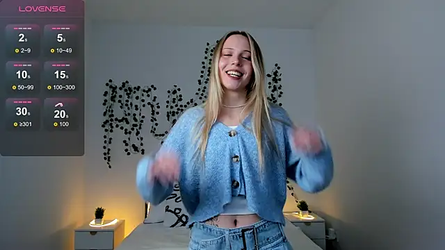 Snapshot of EllyMartinez chatting on February 1, 12:48 pm EllyMartinez online show from February 1, 12:48 pm