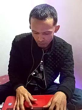 Snapshot of DeivisDeejay chatting on March 12, 5:46 am DeivisDeejay online show from March 12, 5:46 am