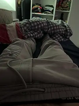 Snapshot of Enzo_2763 chatting on February 13, 11:28 am Enzo 2763 online show from February 13, 11:28 am