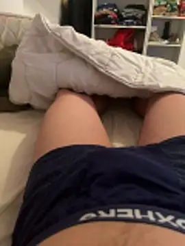 Snapshot of Enzo_2763 chatting on March 24, 10:04 pm Enzo 2763 online show from March 24, 10:04 pm