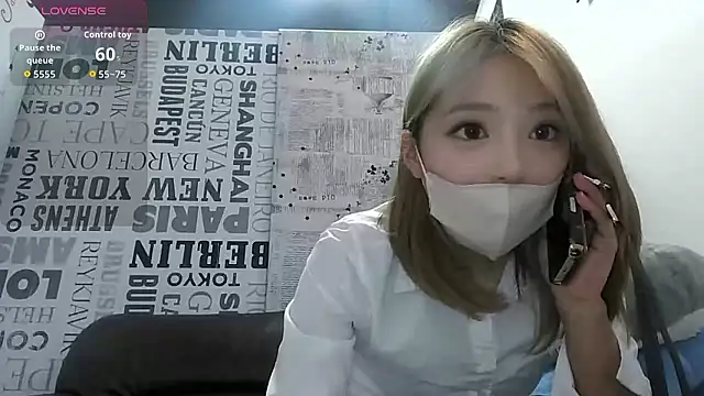 Snapshot of erinaka123 chatting on February 23, 12:02 pm erinaka123 online show from February 23, 12:02 pm