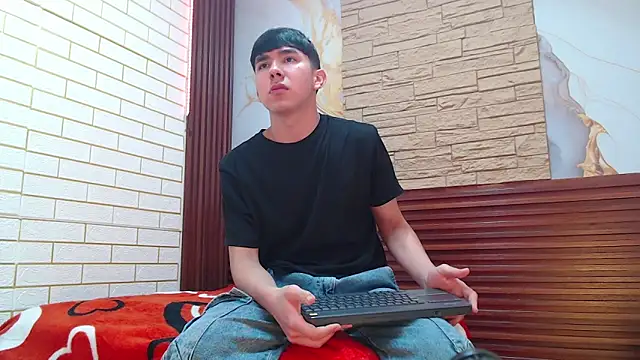 massimoferrera303av online show from February 2, 9:24 pm