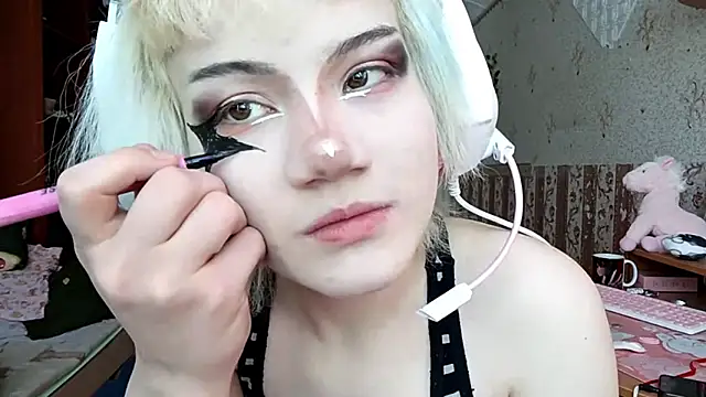 KathernSaulters online show from March 1, 7:21 am