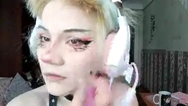 KathernSaulters online show from March 4, 7:25 am