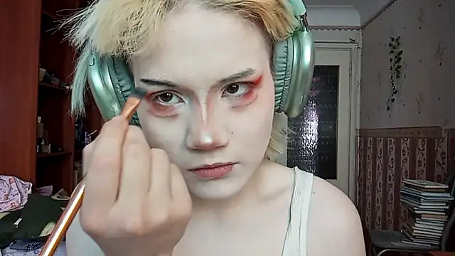 KathernSaulters online show from March 22, 7:01 am