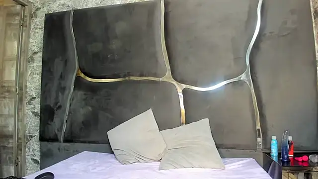 Snapshot of SaxxybunnyAndJayzzy chatting on March 25, 10:38 pm SaxxybunnyAndJayzzy online show from March 25, 10:38 pm