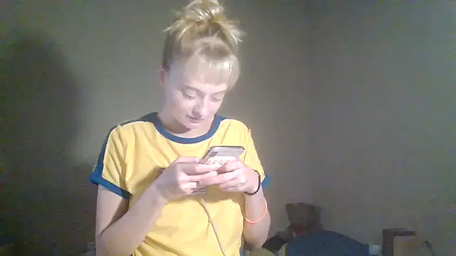 KiwiDreamy1 online show from February 10, 11:20 pm