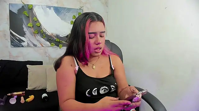 Lilith traviis online show from March 24, 7:24 am