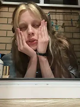 Snapshot of Maxine_gold chatting on July 5, 9:55 pm Maxine gold online show from July 5, 9:55 pm