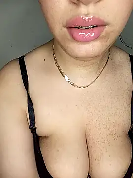 Snapshot of kamilia_sexyy chatting on March 7, 9:23 pm kamilia sexyy online show from March 7, 9:23 pm