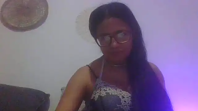 Snapshot of MelOnlyOf chatting on February 18, 6:04 pm MelOnlyOf online show from February 18, 6:04 pm