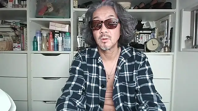 Snapshot of MtaS1 chatting on March 26, 5:51 pm MtaS1 online show from March 26, 5:51 pm