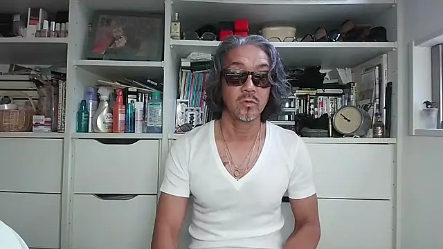 Snapshot of MtaS1 chatting on April 10, 12:49 am MtaS1 online show from April 10, 12:49 am