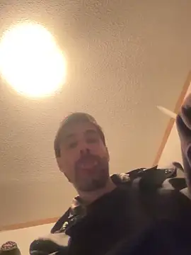 Snapshot of tommattsonn chatting on March 20, 12:59 am tommattsonn online show from March 20, 12:59 am